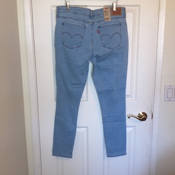 NWT Levi’s 711 Hypersoft Comfortable Ripped Jeans 32 MSRP $69.50 - Picture 8 of 10